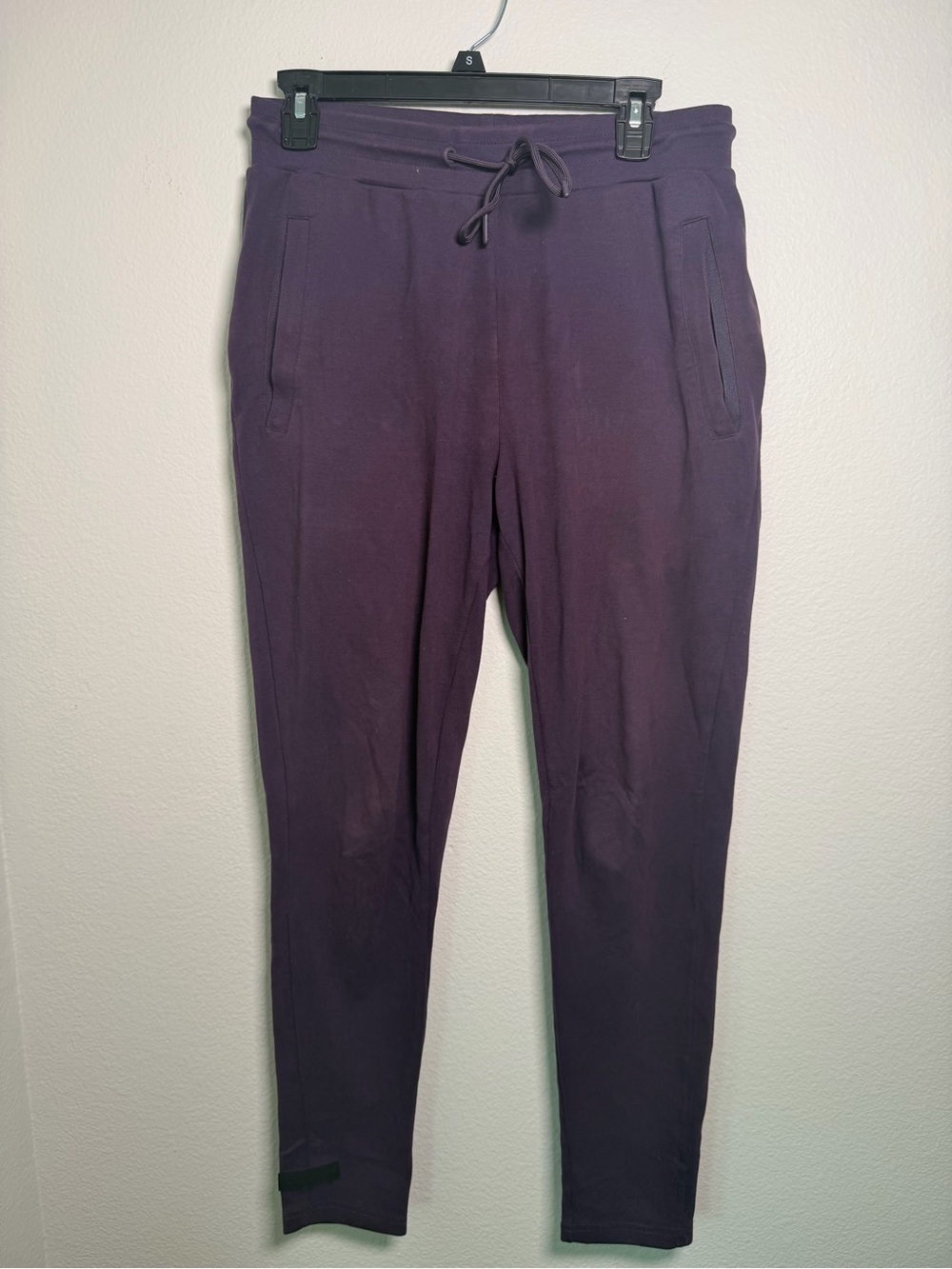 Alphalete Identity Joggers in Plum Size M